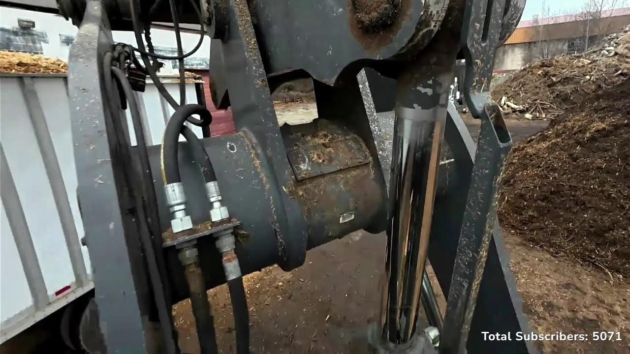 Grind Time! Making Wood Chips with Bandit Beast and extec screener Livestream! Episode 18!