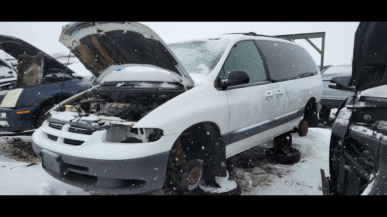 1999 Dodge Grand Caravan at U-Pull Salvage Yard in Minnesota