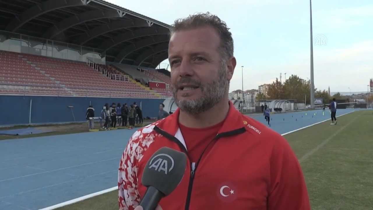 Koşmaz'ın öğrencileri şampiyonluklara koşuyor