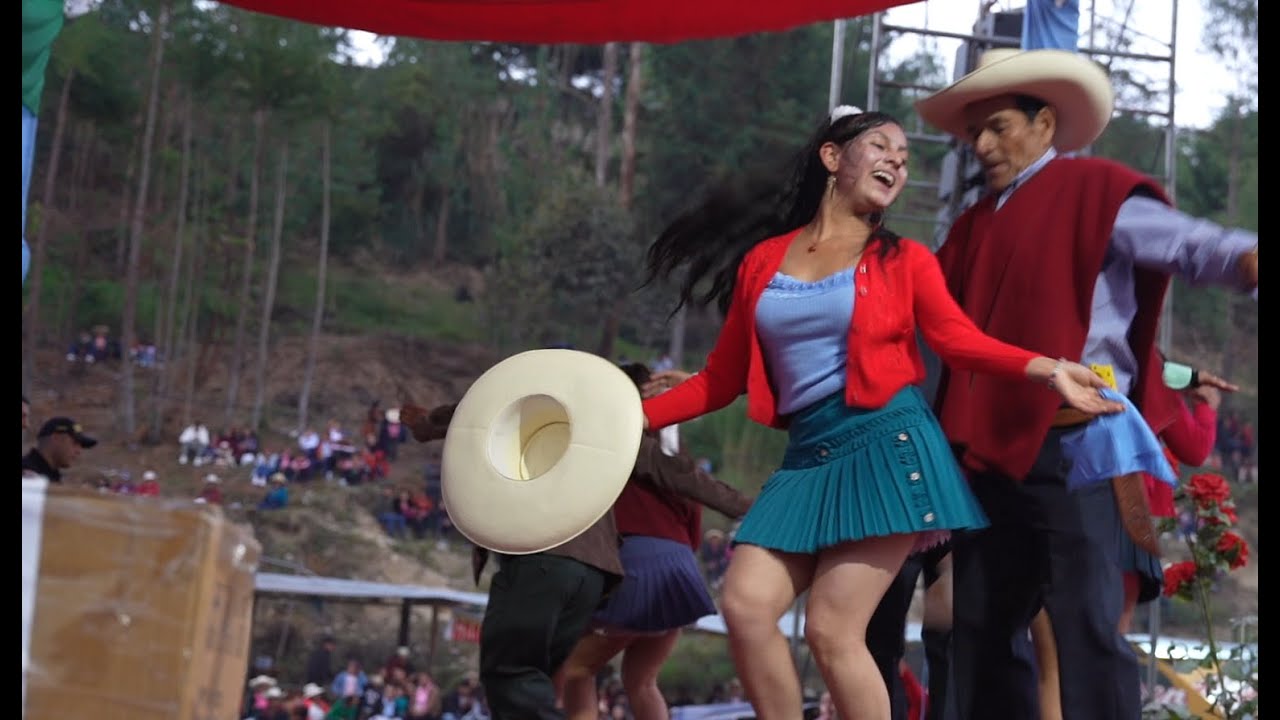 Cutulitas llegan al distrito de lajas y bailan al ritmo de las quenas