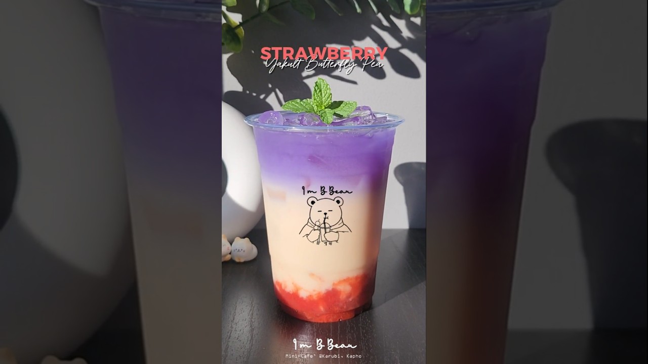 Strawberry Yakult Butterfly Pea 🍓🌸 #ไอม์บีแบร์ #strawberry #yakult #drink #viral #shorts