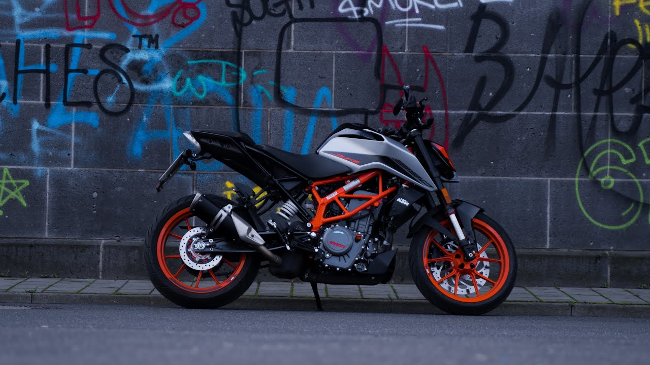 Marc's dirty KTM Duke 390 | 4K