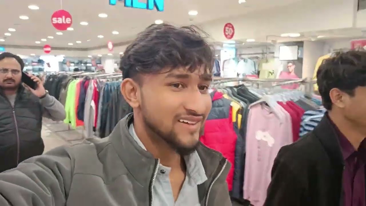 Meeting my sister today ❤️ | Mall shopping and badminton fun at night 🏸#FamilyVlog #MallShopping 