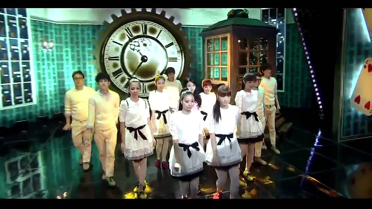 111204 IU You & I + Child Searching For A Star @Inkigayo Comeback Stage.mp4