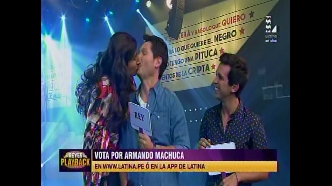 LOS REYES DEL PLAYBACK: CRISTIAN RIVERO FUE BESADO EN LA BOCA POR ARMANDO MACHUCA 16 - 02- 2016