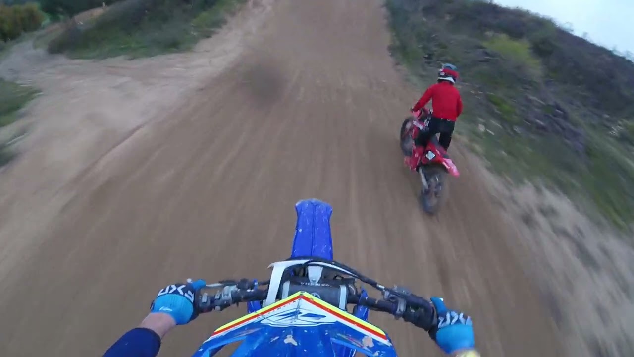 Villy 2022 avec CR-F 250 vs YZ-F 250 (partie 1)