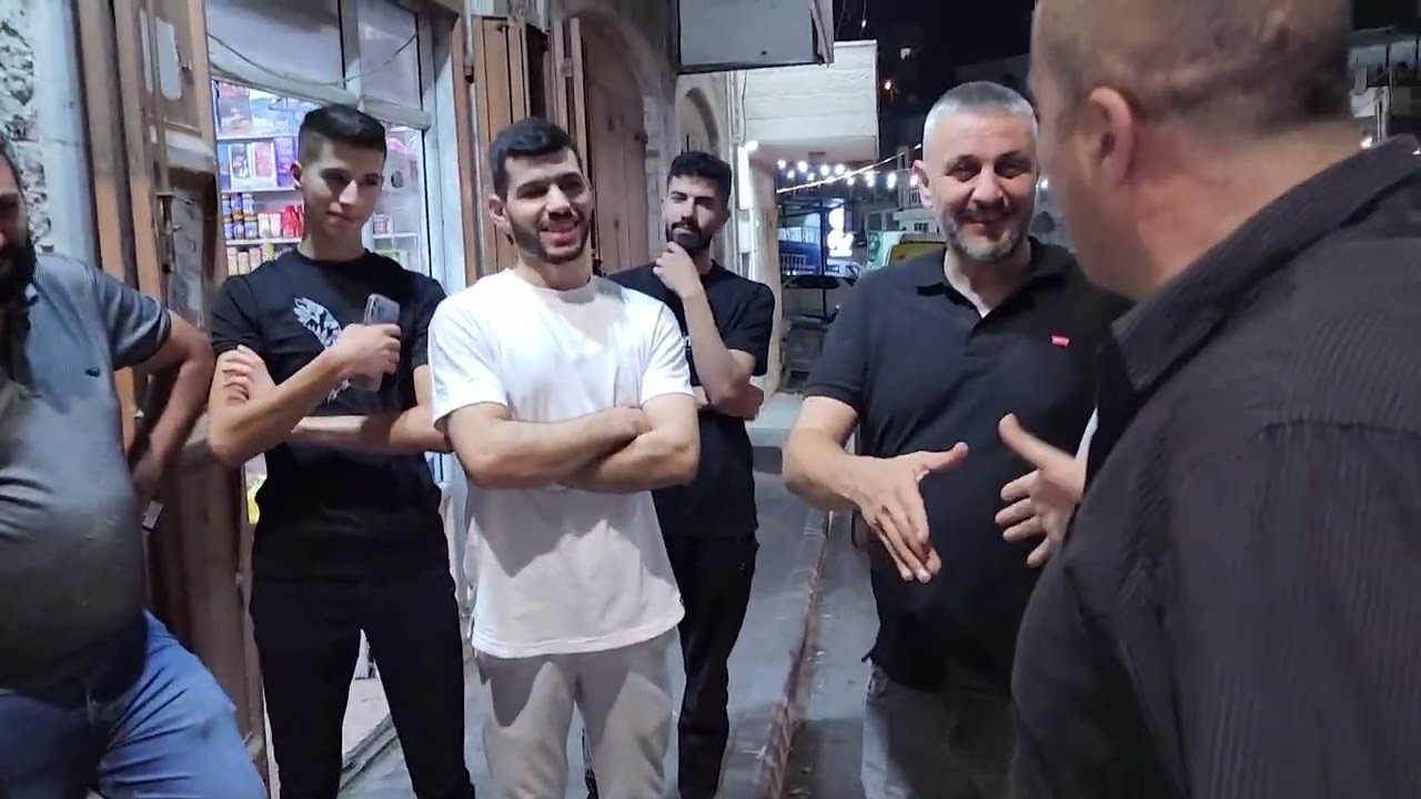 اهالي قرية عين عريك يبلغون عن افعى سامه جدا مقابل الجامع  مع جمال العمواسي