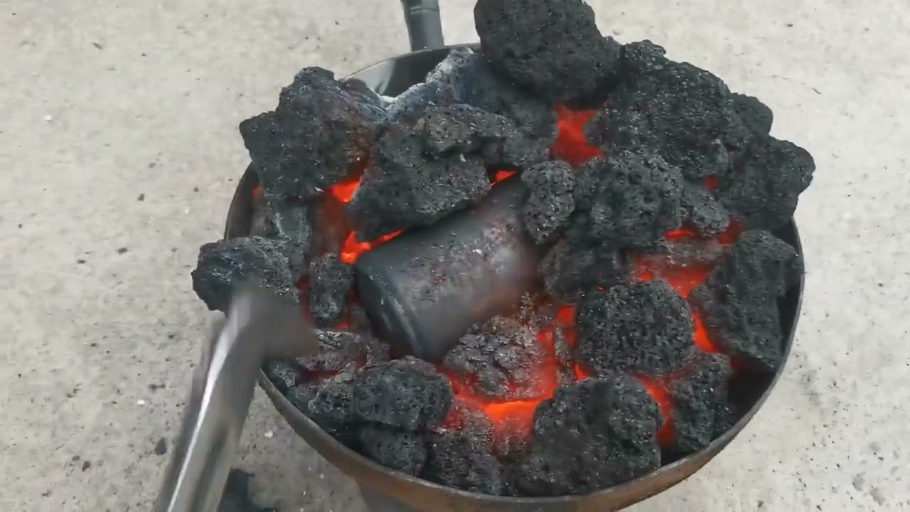 Cum se decaleste un bolț din oțel in forja pentru a  se putea prelucra pe strung!