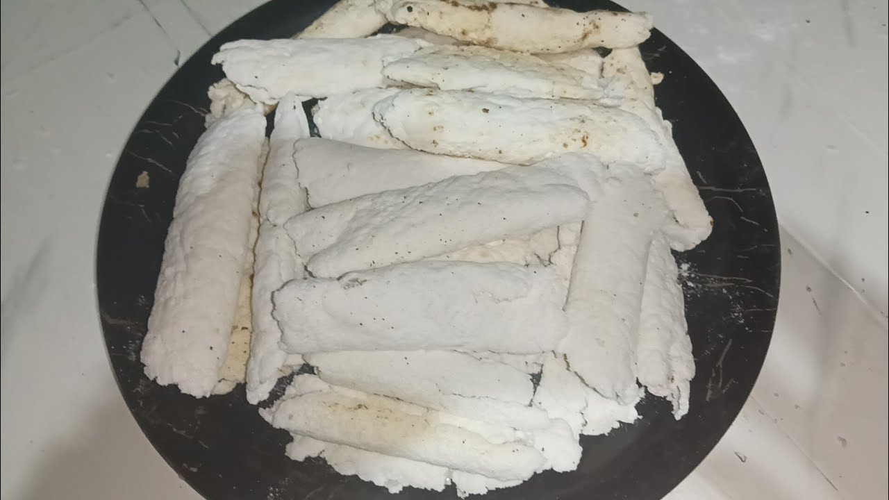 নারিকেলের পুর দিয়ে বিন্নি চালের পাকু রুটি রেসিপি শেয়ার করে নিলাম বন্ধুরা