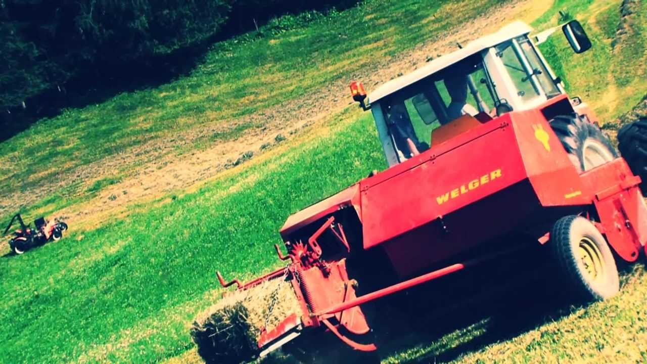 Steyr 8075 presst Quaderballen mit Welger AP 41 II FULL HD