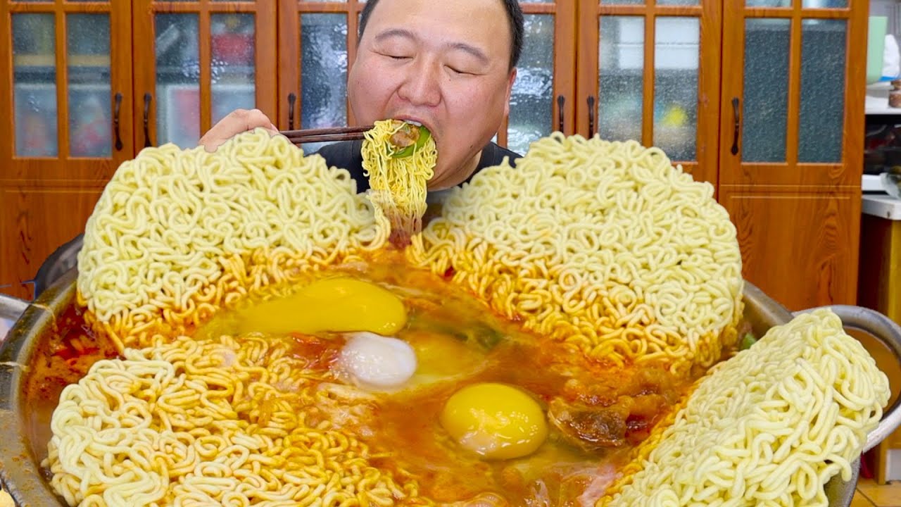 晚上饿的睡不着，宵夜就吃点泡面吧，营养美味【cram阿强】