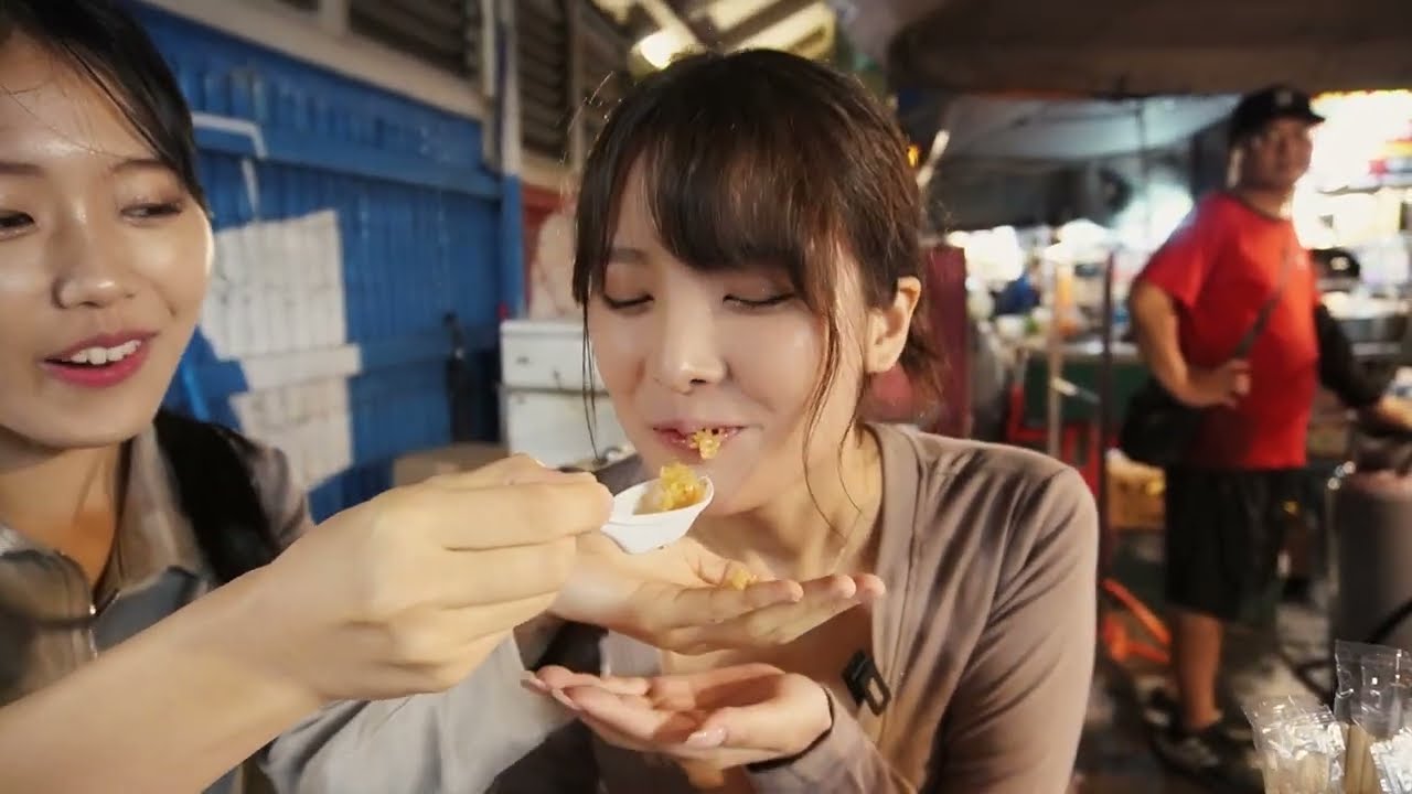 我帶韓國性感模特去夜市..越下雨越一不小心黃先生過來 !