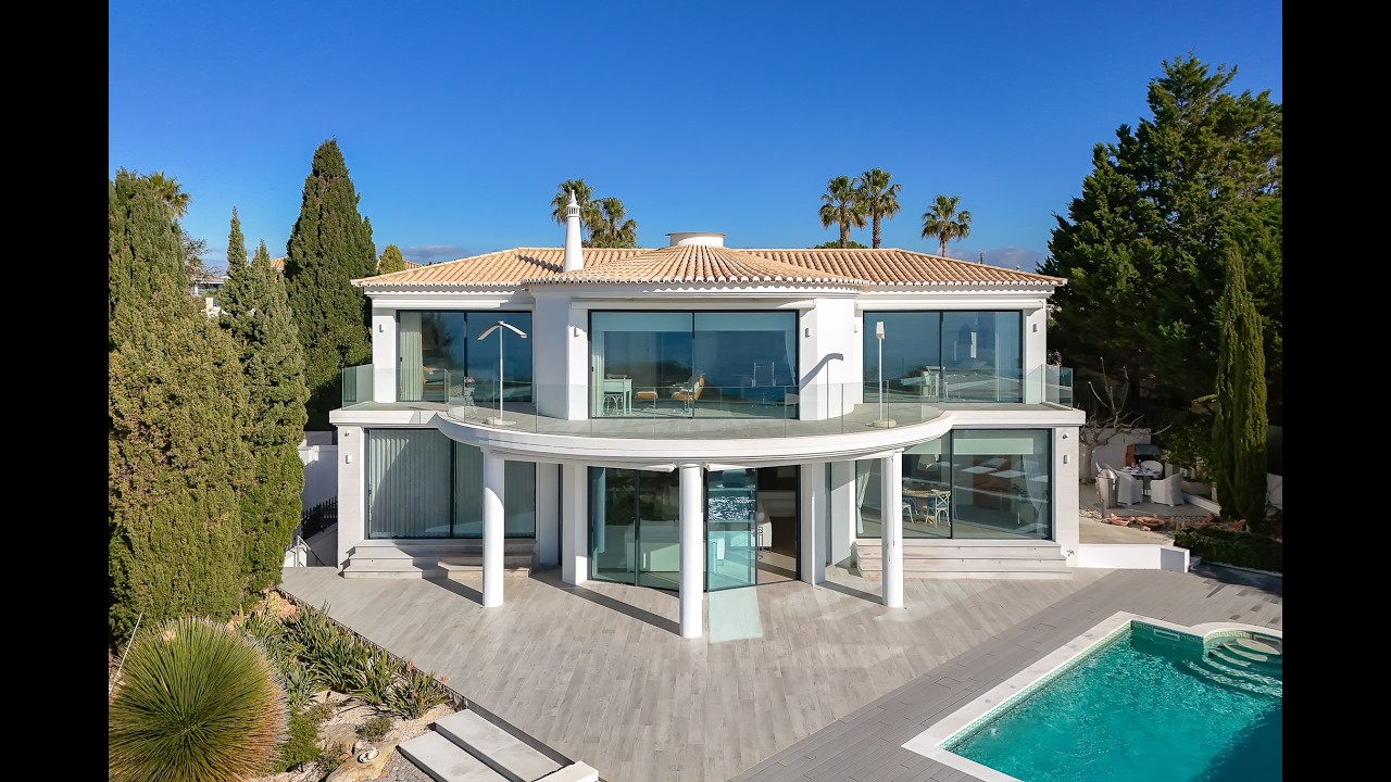 Exclusive frontline Villa in Carvoeiro