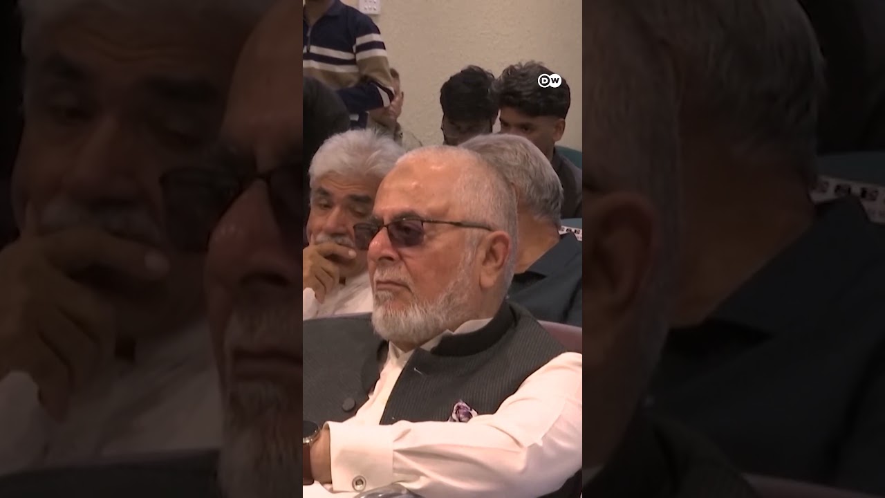 पाकिस्तान ने फिर बढ़ाया रक्षा बजट [Pakistan Boosts Defence Budget 18%, Economy Faces Fresh Strain]