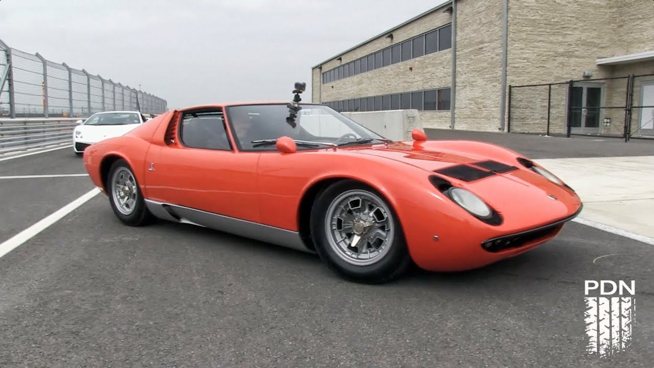 Lamborghini Miura driven by: Valentino Balboni
