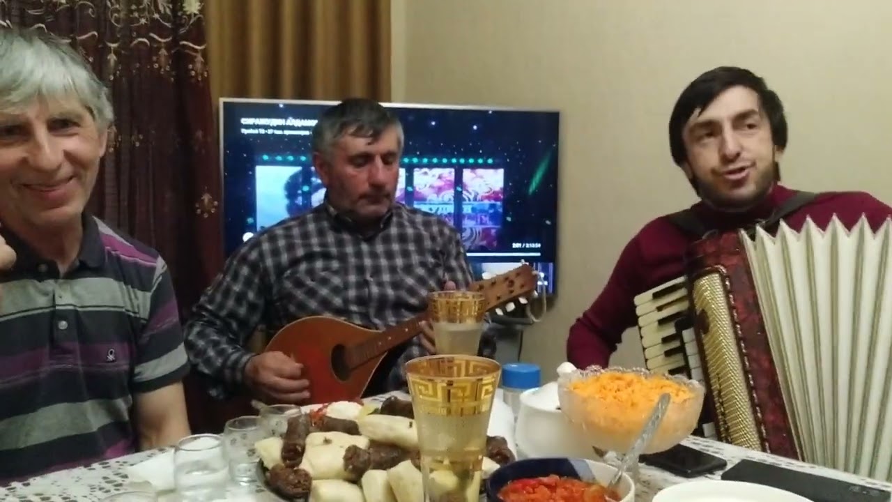 Аварские песни на аккордеоне. Поёт Магомед Шамсудинов