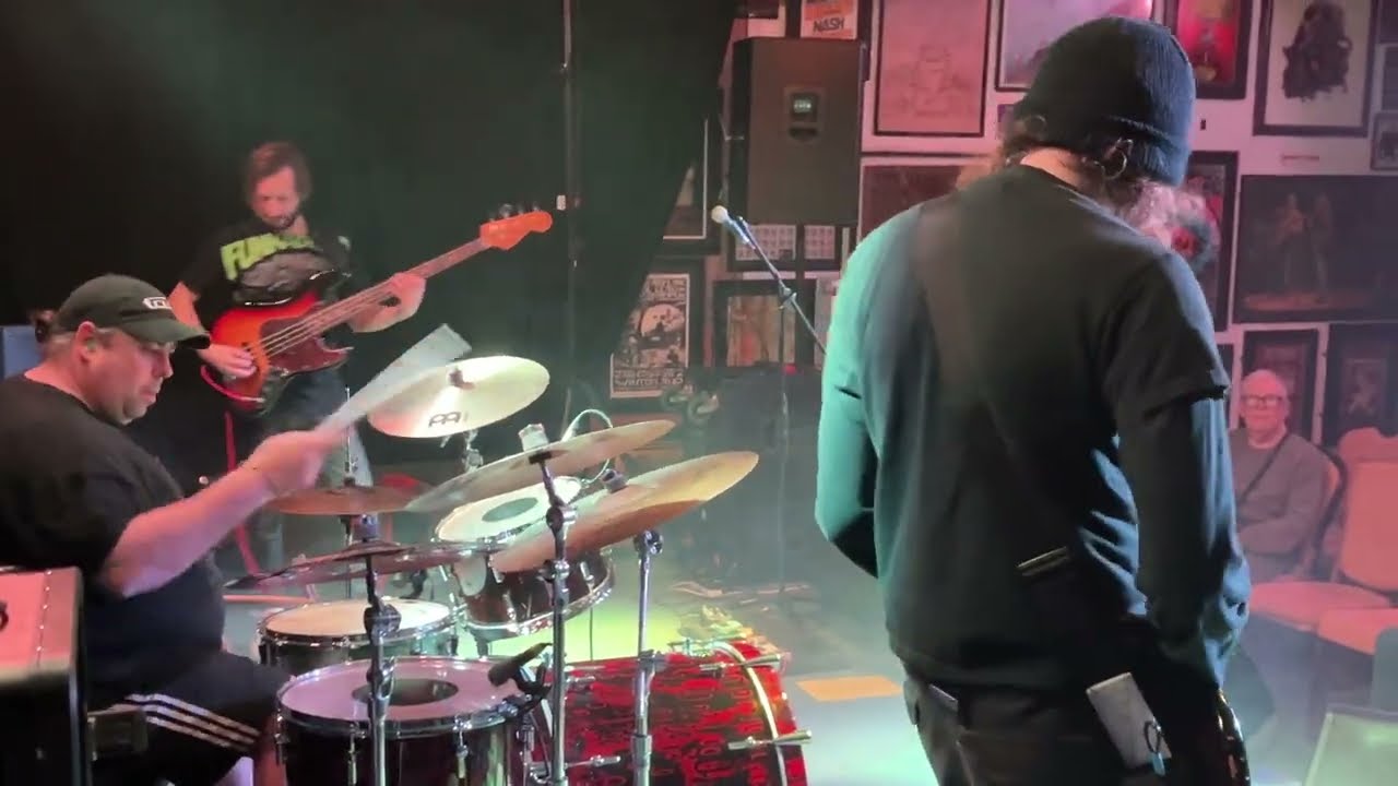 Red Giant - Dark Of Me LIVE