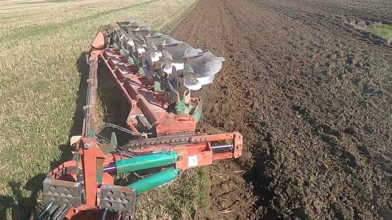 John Deere 4650 Plowing