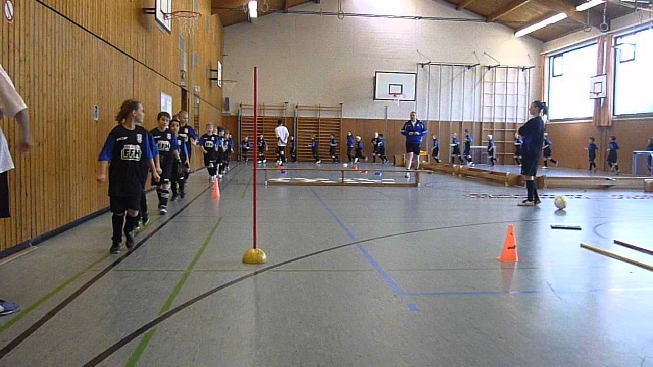 1. Tag der FFH Fußballschule beim JFV Schlangenbad in den Osterferien 2013