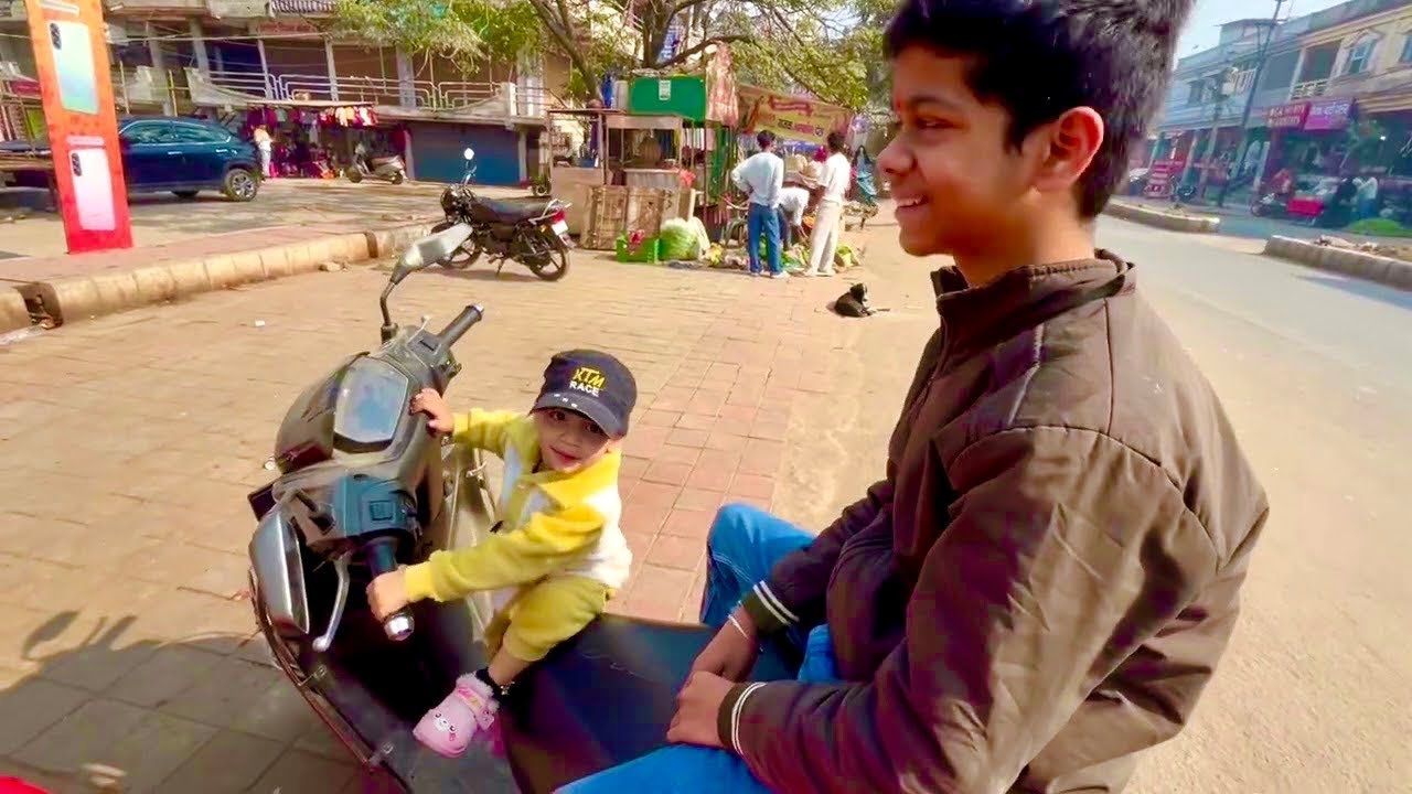 Market se laye Gajak aur Moongfali 🥜