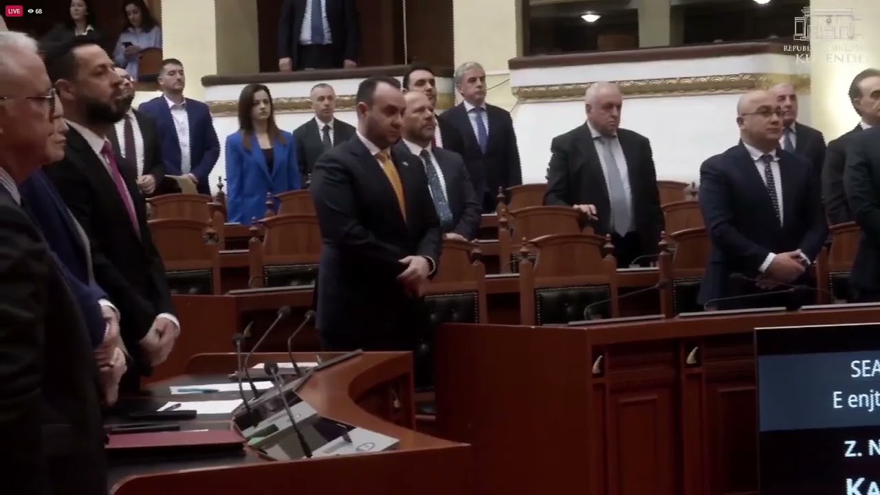 Top Channel/ Kuvendi mban 1 minutë heshtje për familjen Jashari dhe ish-deputetin e PD-së