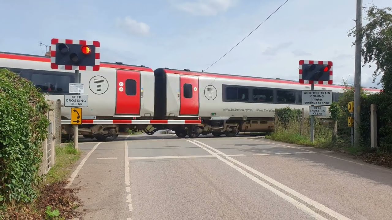 Level Crossing - Orchard Green, Marden