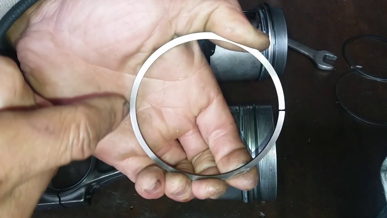 Khi khe hở miệng xéc măng không đúng sẽ có hậu quả gì ?