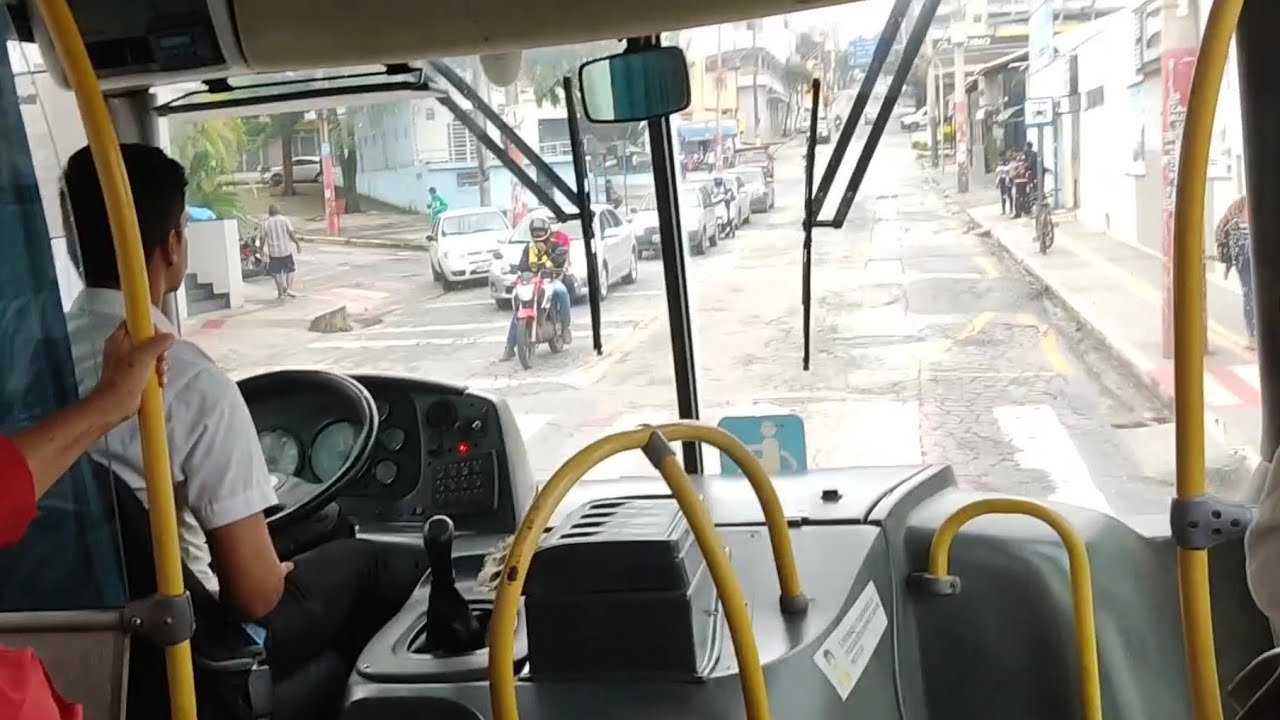 Vida de motorista, trabalhando na véspera de ano novo, ônibus lotado