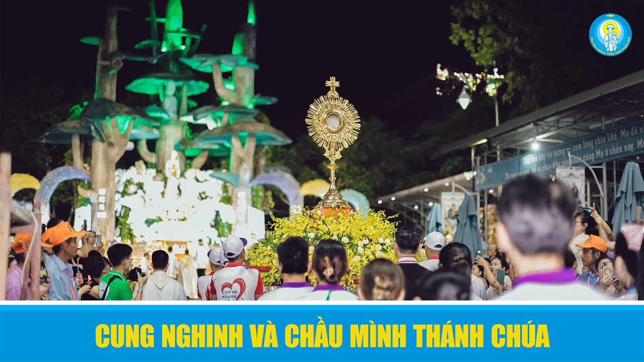 Cung nghinh v&agrave; chầu M&igrave;nh Th&aacute;nh Ch&uacute;a trong Đại hội Giới trẻ Gi&aacute;o tỉnh Huế tại La Vang