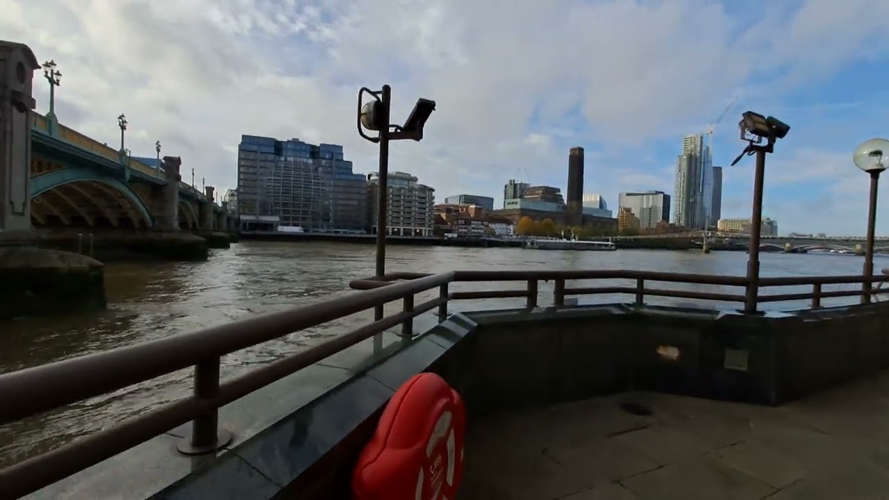 City of London riverside walk -- incredible beautiful sightseeing in London.