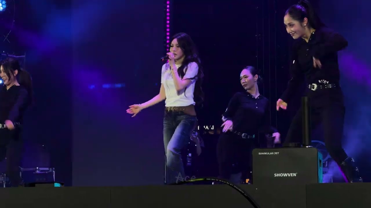 CHUNG HA 청하 Why Don't You Know + Algorithm + Sparkling @ E& DSF NIGHTS DUBAI 4K [ACE]
