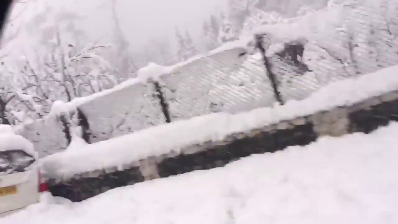 AMAZING WONDERFUL DRIVING VIEW IN MANALI ON SNOW COVERED ROADS