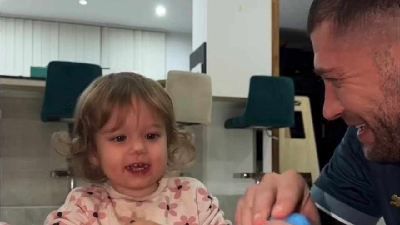 Giorgia, la fille de Paga et Giuseppa s’exprime très bien, Paga en est choqué.Giuseppa va à la neige