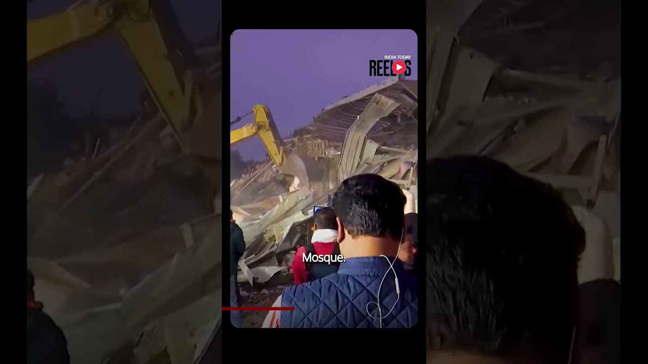 Stone Pelting During Pre-Dawn Demolition Near Turkman Gate Mosque | #delhidemolition