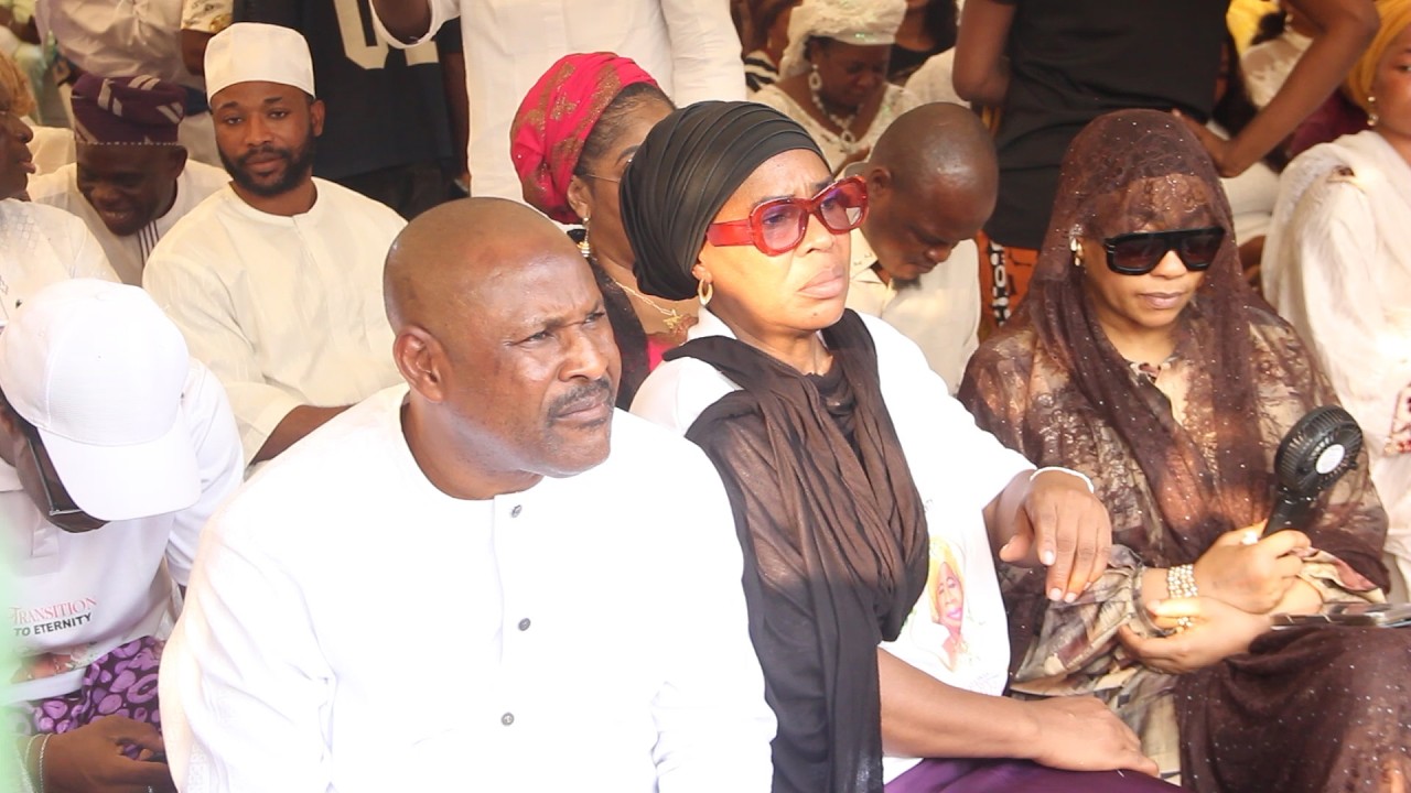 SAIDI BALOGUN STANDS BY FATHIA DURING MOTHER’S BURIAL