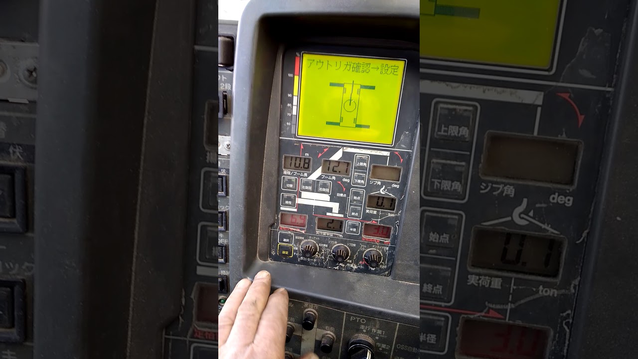 Работа нового дисплея KOMATSU LW-250-5 с переходной платой. Для LW100 тоже подходит.