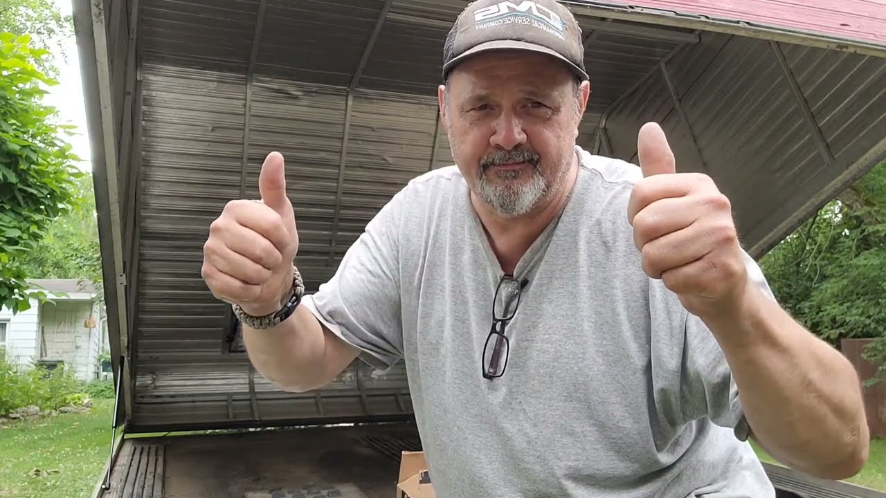 Как правильно и чего не следует делать при замене газовых амортизаторов на прицепе для снегохода.