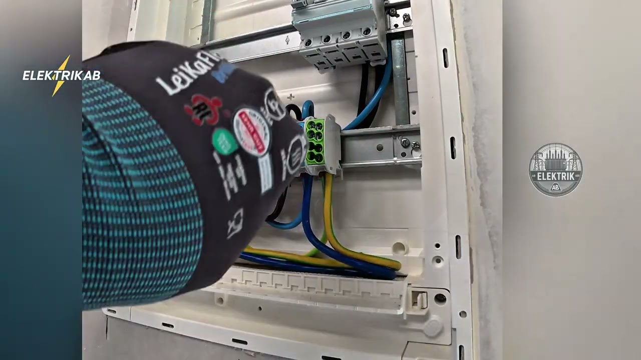 3-reihiger Verteiler richtig anschlie&szlig;en ⚡ | 2 FI + 5 Stromkreise + &Uuml;berspannungsschutz (Beispiel