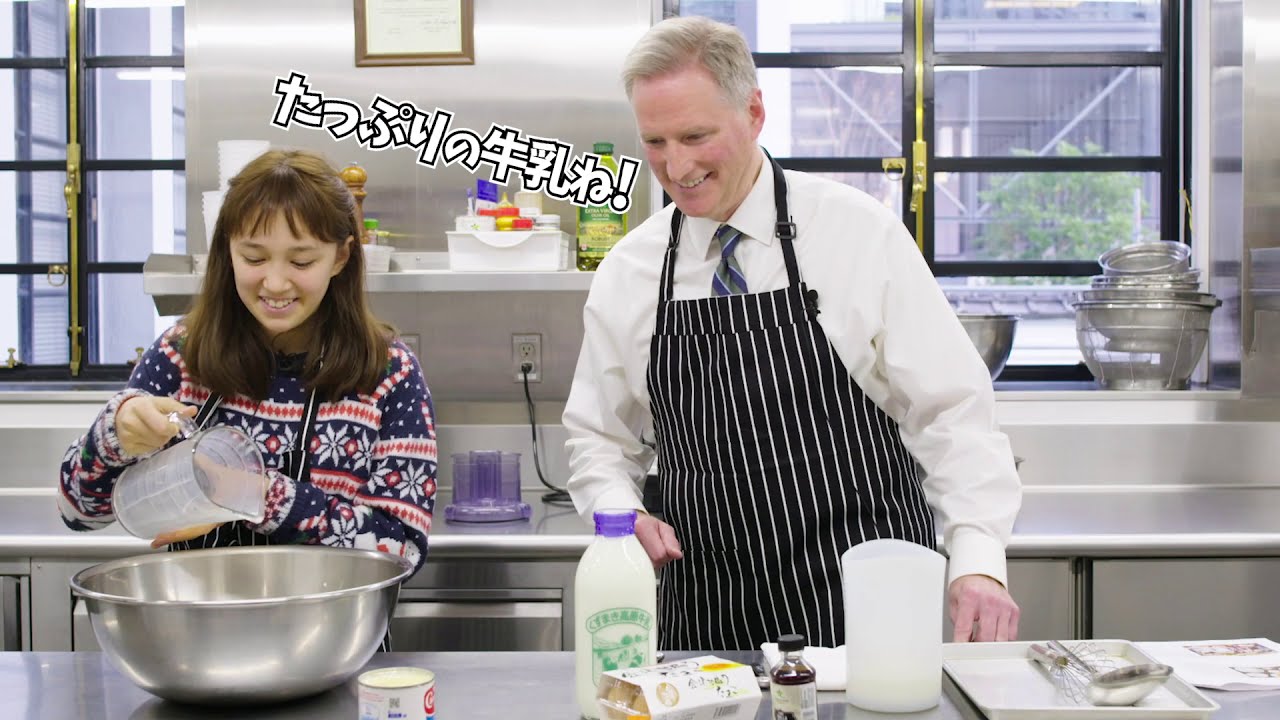 ヤング臨時代理大使がエッグノッグの作り方をご紹介