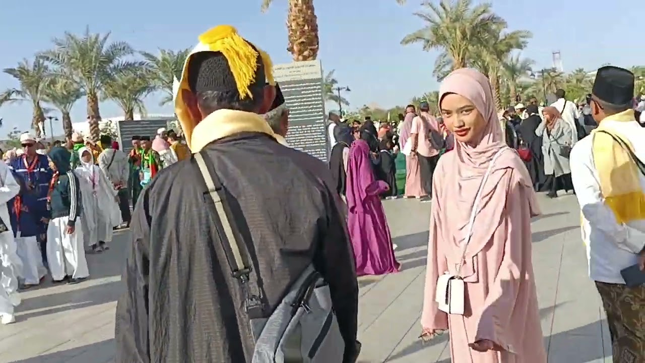21. Suasana setelah Sholat di Masjid Quba di Kota Madinah - Umroh Januari 2025 bersama Al Haromain
