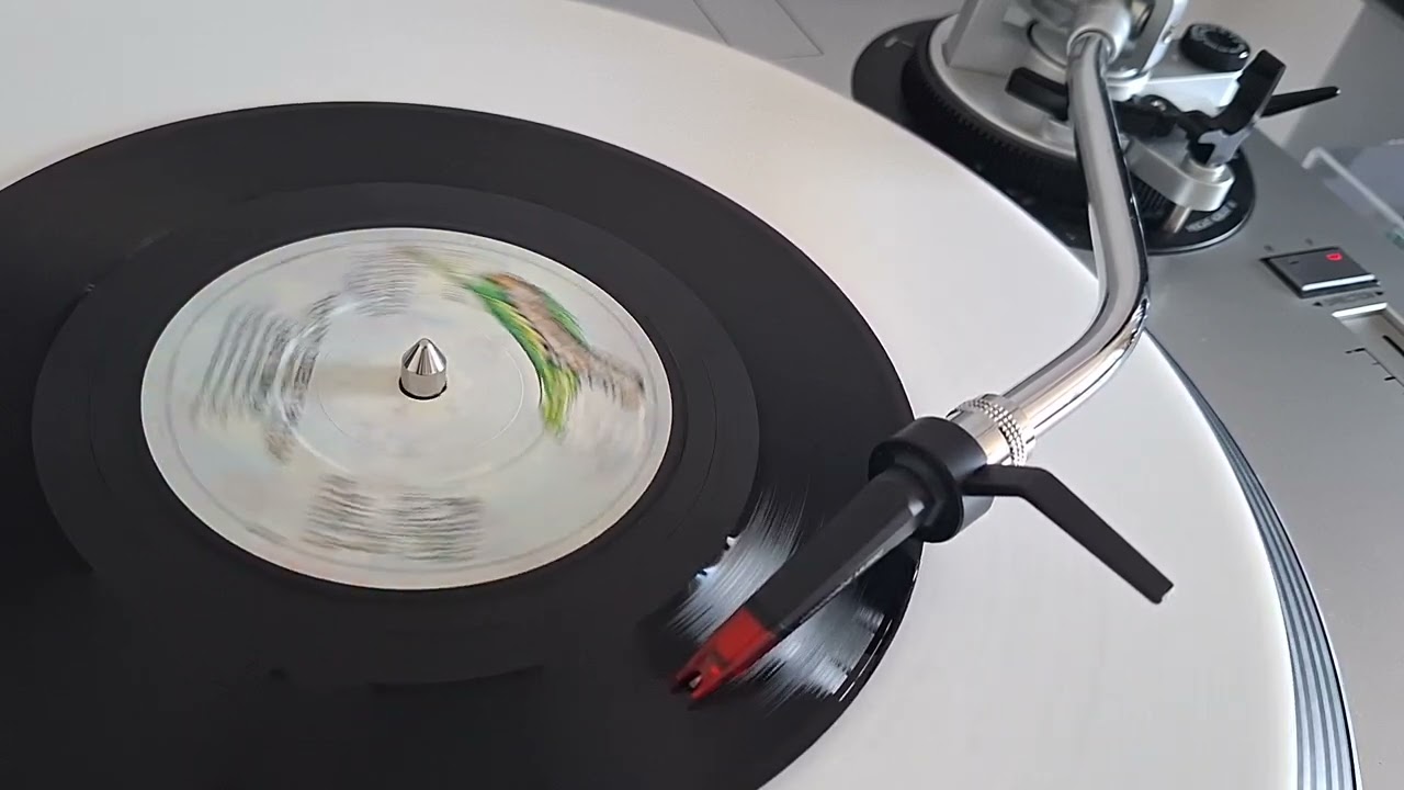 stereo Carly Simon - Nobody Does It Better