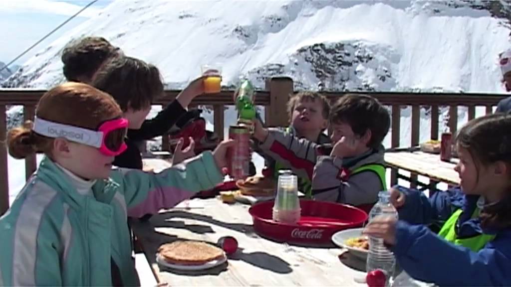 Ski 2 family skiing in Champoluc