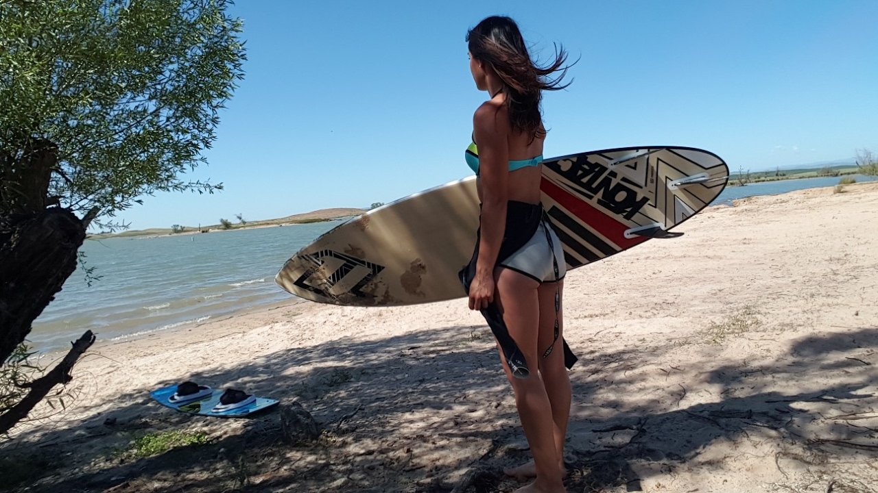 Light wind kiteboarding session