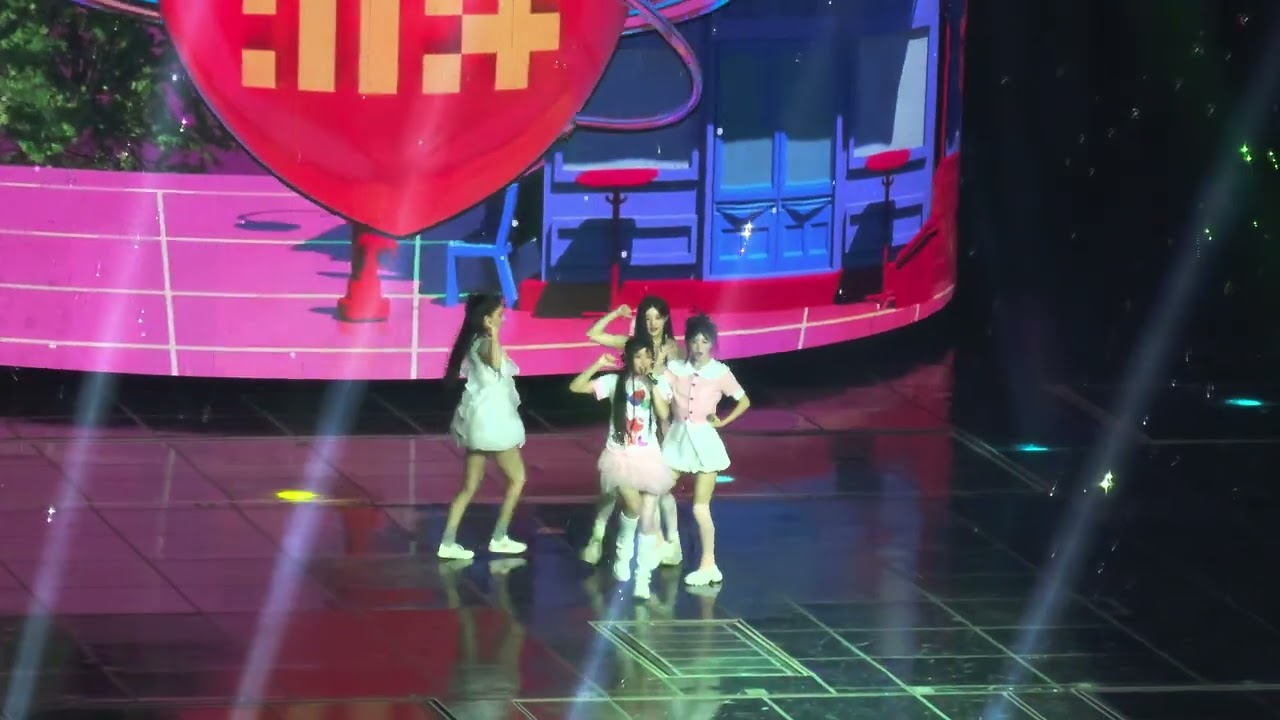 [4K HDR] ILLIT(아일릿), Lucky Girl Syndrome - 240615 AliExpress 2024 Weverse Con Festival