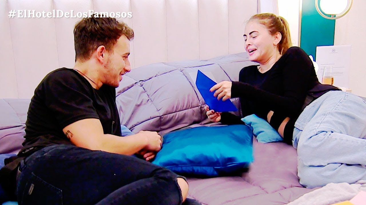 Sivina Luna y Martín Salwe jugaron en la cama de la suite y chichonearon a más no poder