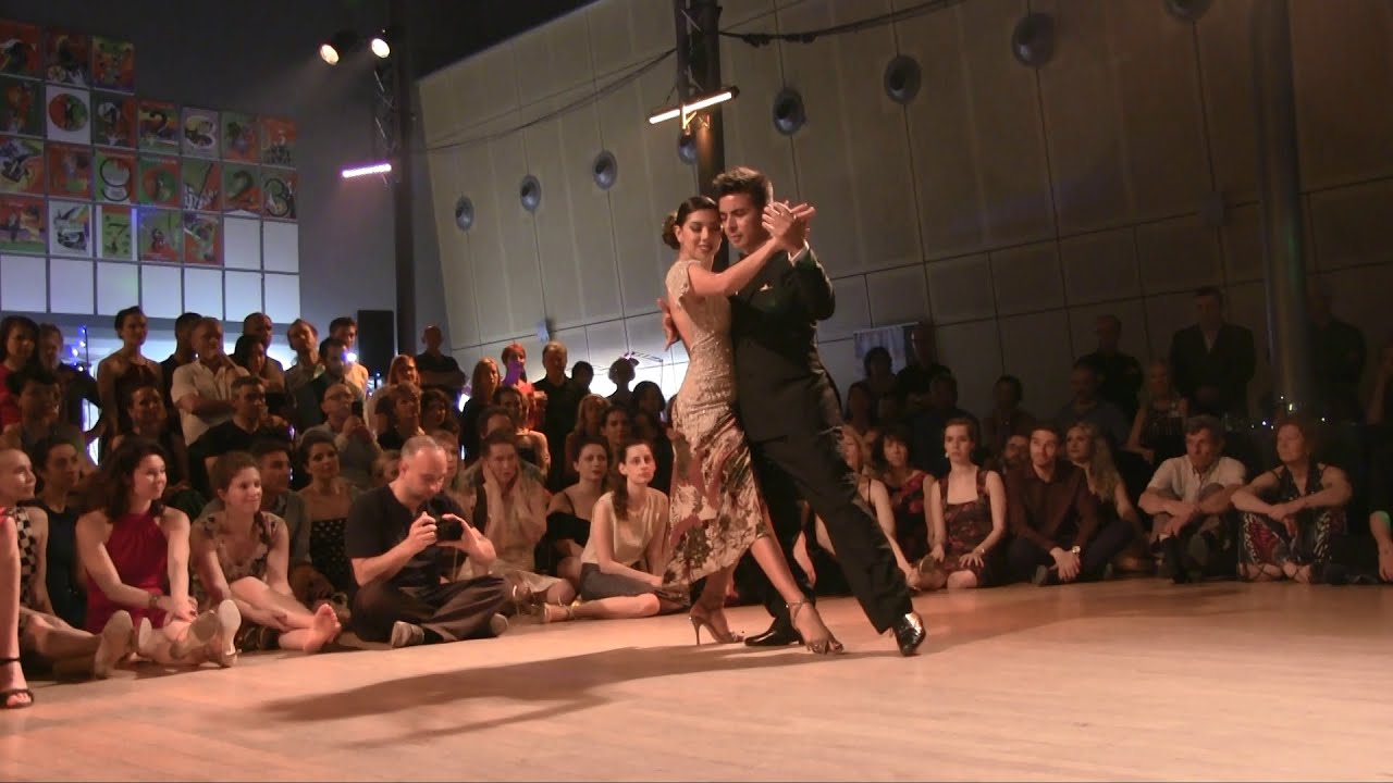 Sebastian et Roxana dansent sur le tango El Choclo