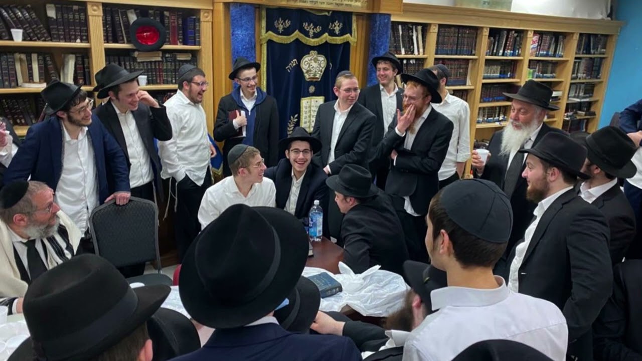 התדברות בין הרב אהרונוב הכהן שי' והשליח ר' יוסל זלצמן שי' בענין הכרזת יחי אדוננו