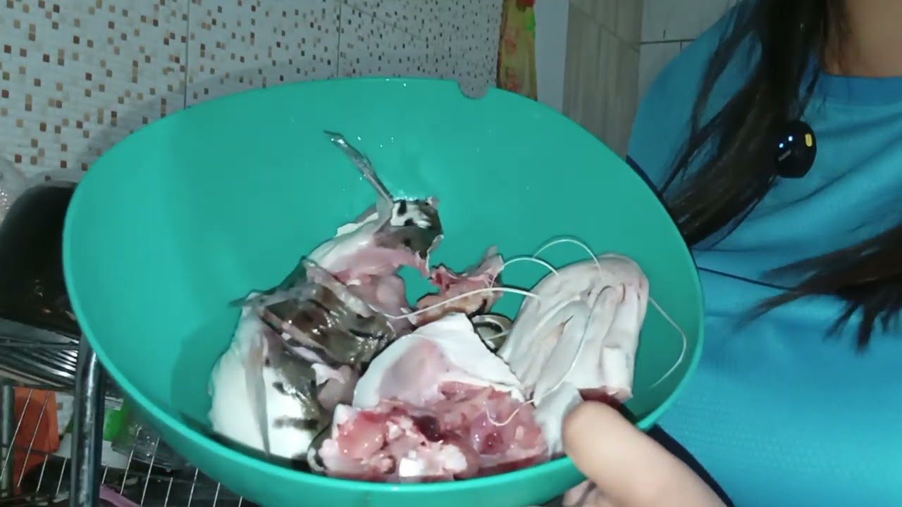 Noite  chuvosa 🌧️ caldinho de pintado saiu 🐟🌃
