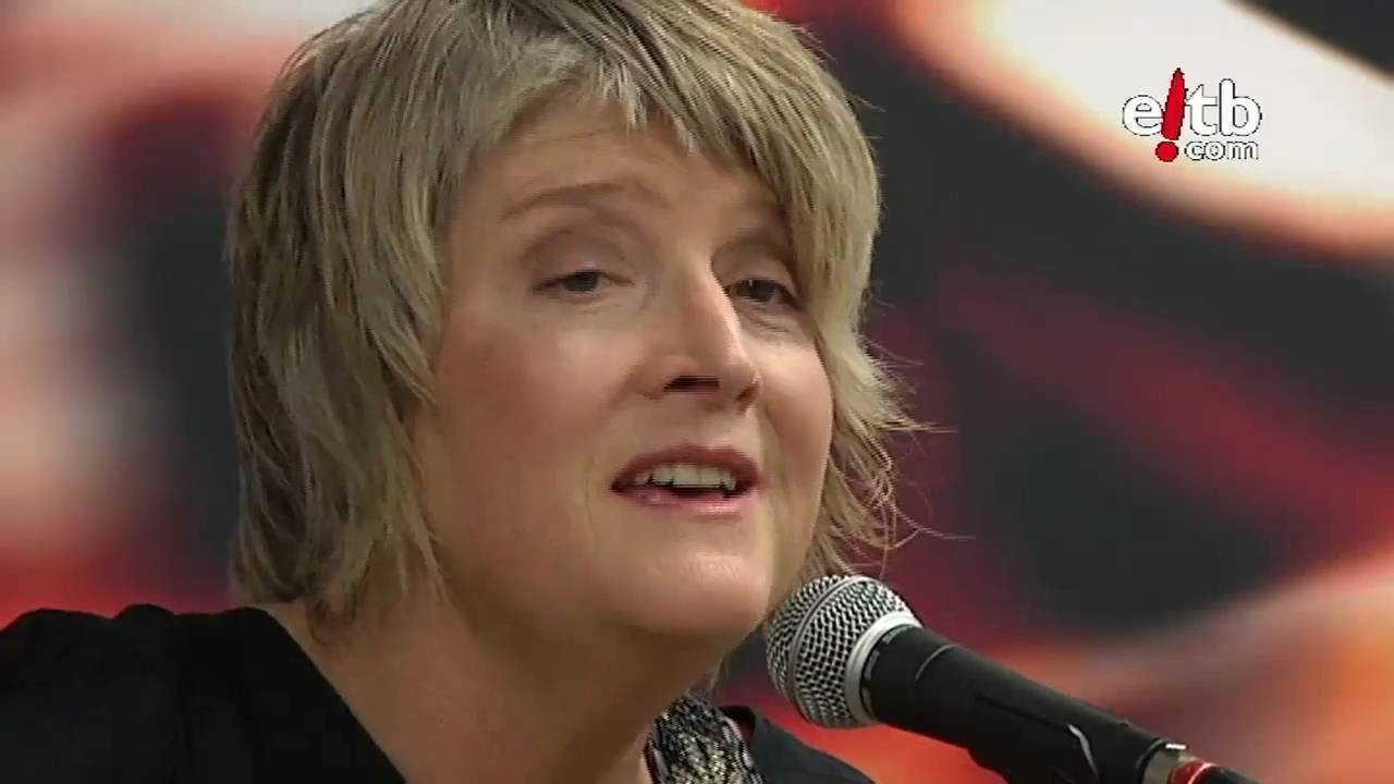 Kim Richey sings 