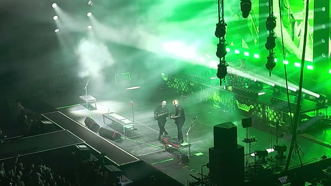 Motionless In White - underdog (live) apocalypse festival 11-13-25